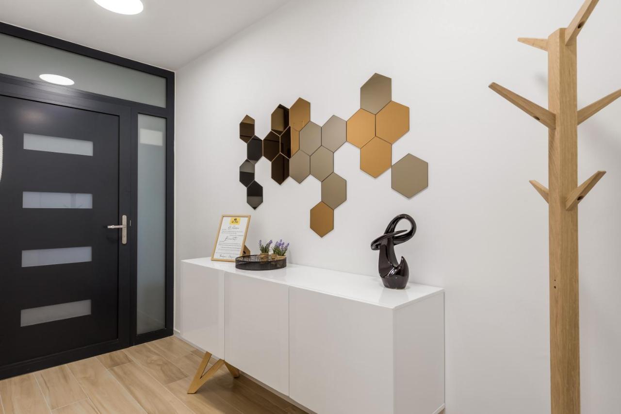 Modern Apartment Di Piu With Free 20M2 Garage Parking Rijeka Exterior foto
